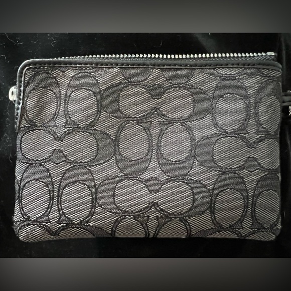 Coach corner zip wristlet - Picture 3 of 5